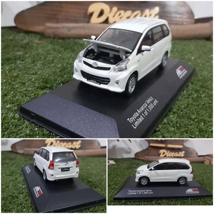 Mainan Diecast Mobil Toyota Avanza Veloz Original Licence Auto 2000