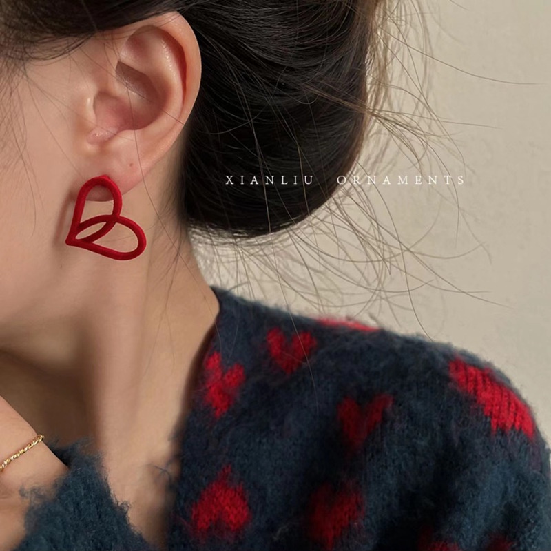 Tahun Baru Wanita Anting-Anting Beludru Anting-Anting Berbentuk Hati Desain Niche Fashion Semua Cocok Temperamen Fashion Aksesoris