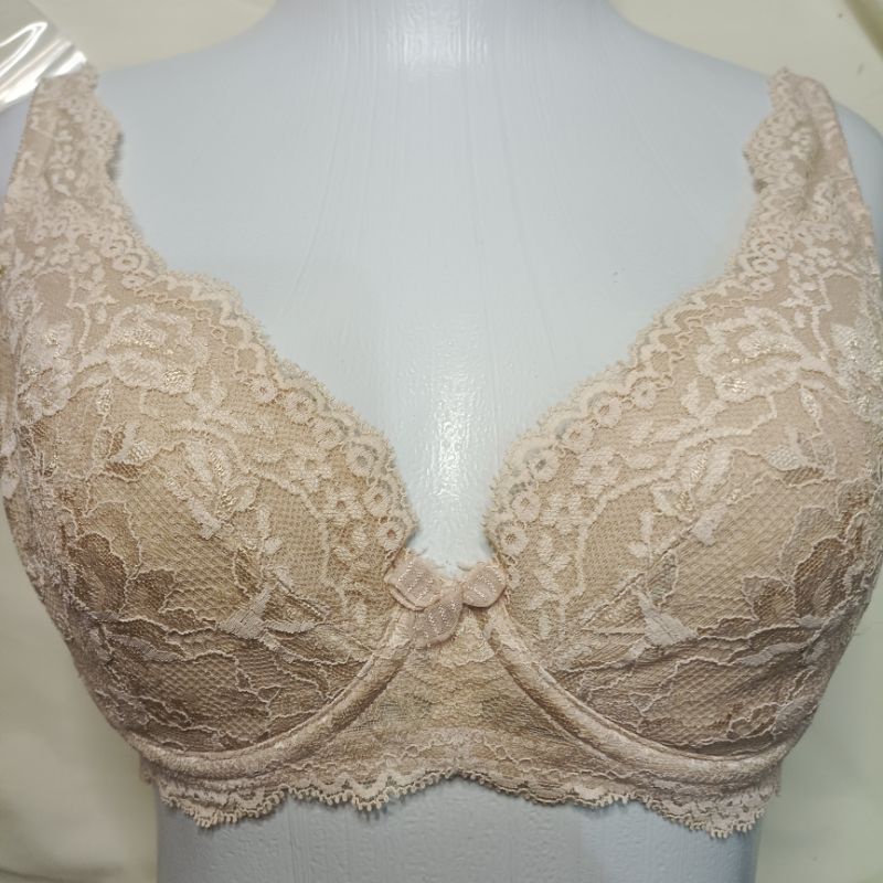 preloved bra branded triumph size 34 D/ preloved bra branded cup besar