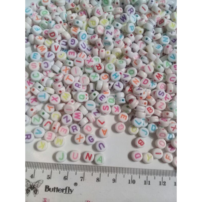 100pcs mote huruf bulat putih