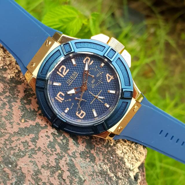 GUESS Jam Tangan Pria Type W0247G3