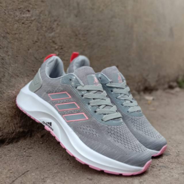 Sepatu sport wanita adidas zoom Vietnam