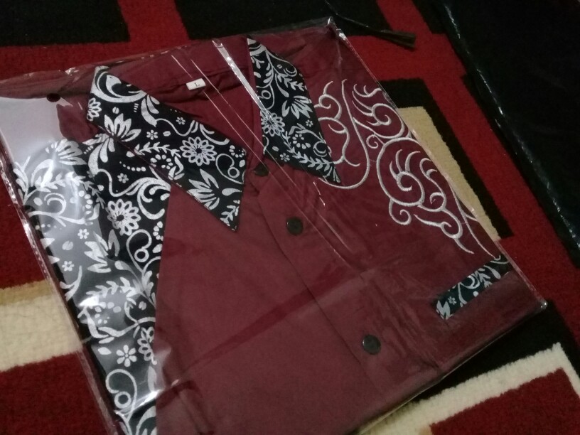 Kemeja Pendek Batik Motif Melati Model Clurit Kombinasi Bordir