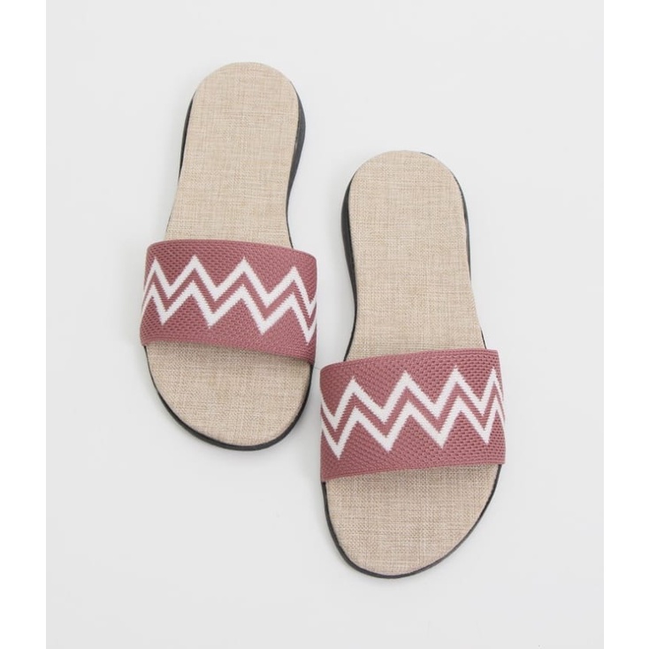 Arlaine- ZIG ZAG Flat Sandal