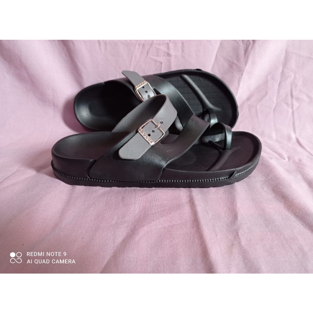 Sandal Dulux Wanita Model Tali Jempol, Bahan Karet