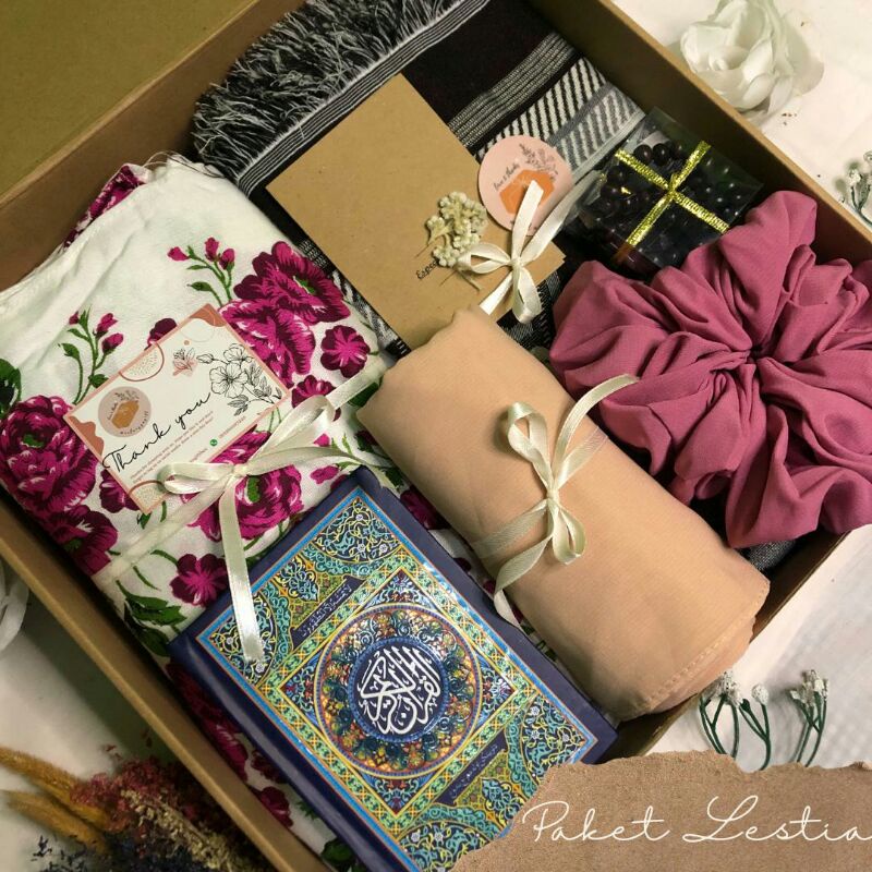 PAKET MUSLIMAH WANITA / KADO ULANG TAHUN CEWEK / HAMPERS BOX MURAH / MUKENA / HIJAB / PERNIKAHAN / HANTARAN / KADO MURAH / CEWEK / ALAT SHOLAT / AL-QURAN / BOX CANTIK