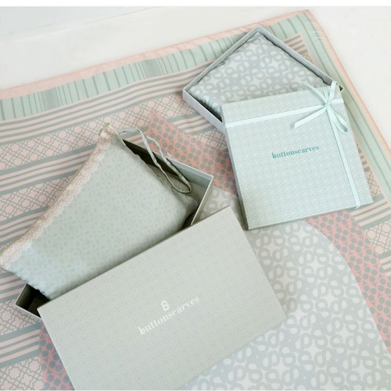 Buttonscarves The Eeman prayer robe