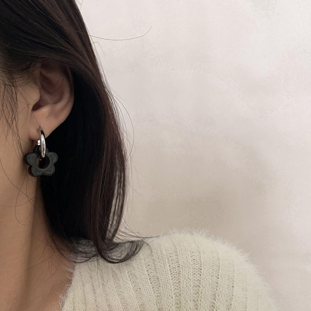 Agustinina Anting Perempuan Keren Sederhana Y2K Perhiasan Fashion Prancis Bunga Hitam Ear Drop