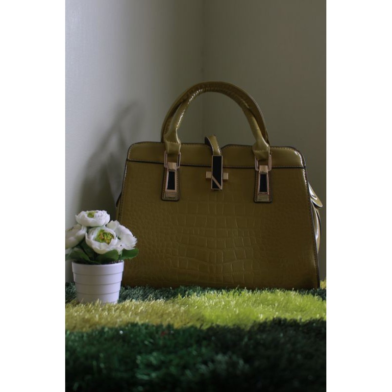 Tas Oagelae Preloved