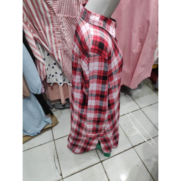 kemeja tunik merah motif kotak kotak flanel