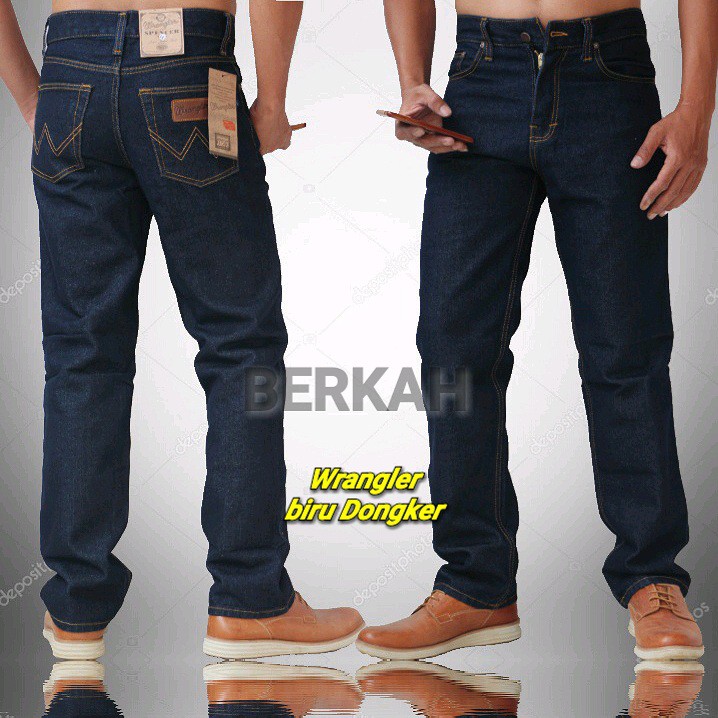 Celana jeans standar Wrangler pria 04