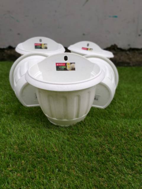 Pot bunga dinding lotus lionstar warna putih keramik 21cm +tatakan bawah