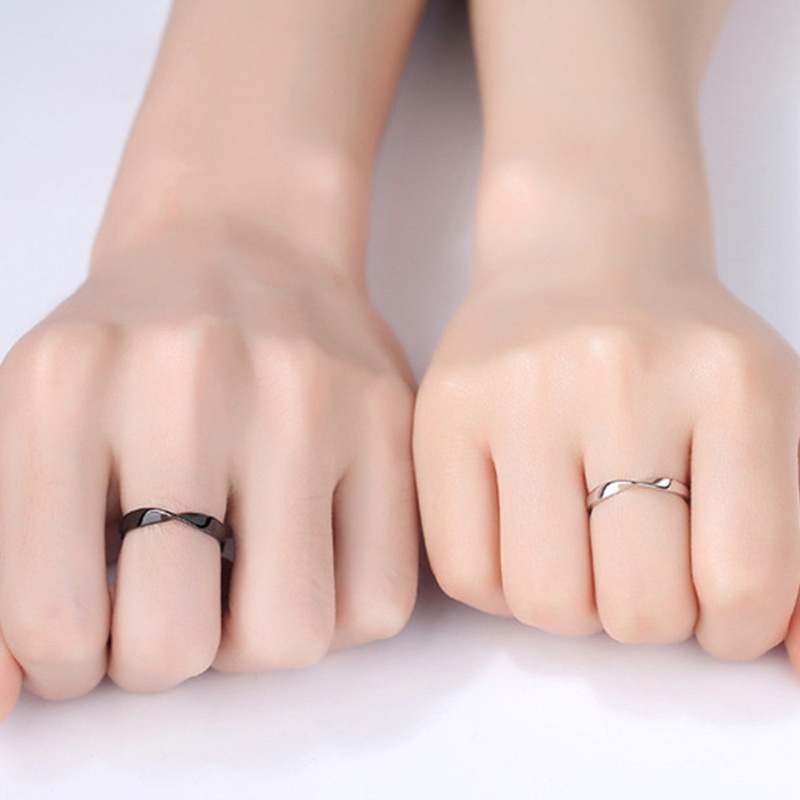 Cincin Pasangan Model Terbuka Warna Hitam Putih Untuk Hadiah Ulang Tahun Pernikahan