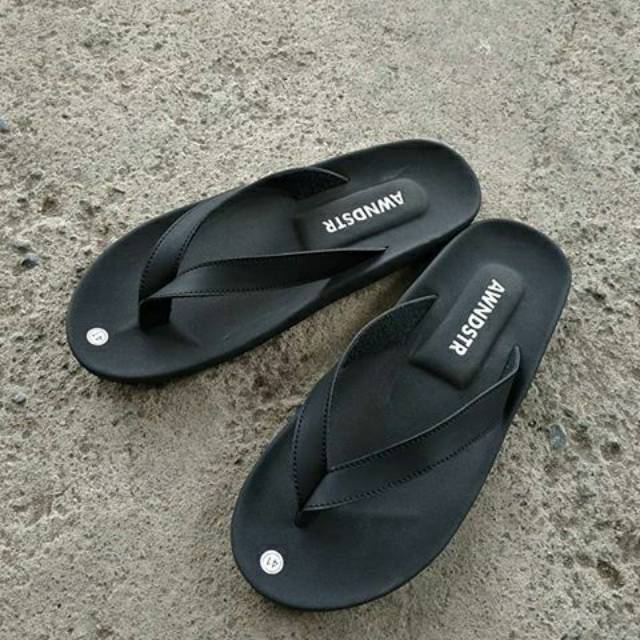 Sandal knip kulit sintetis