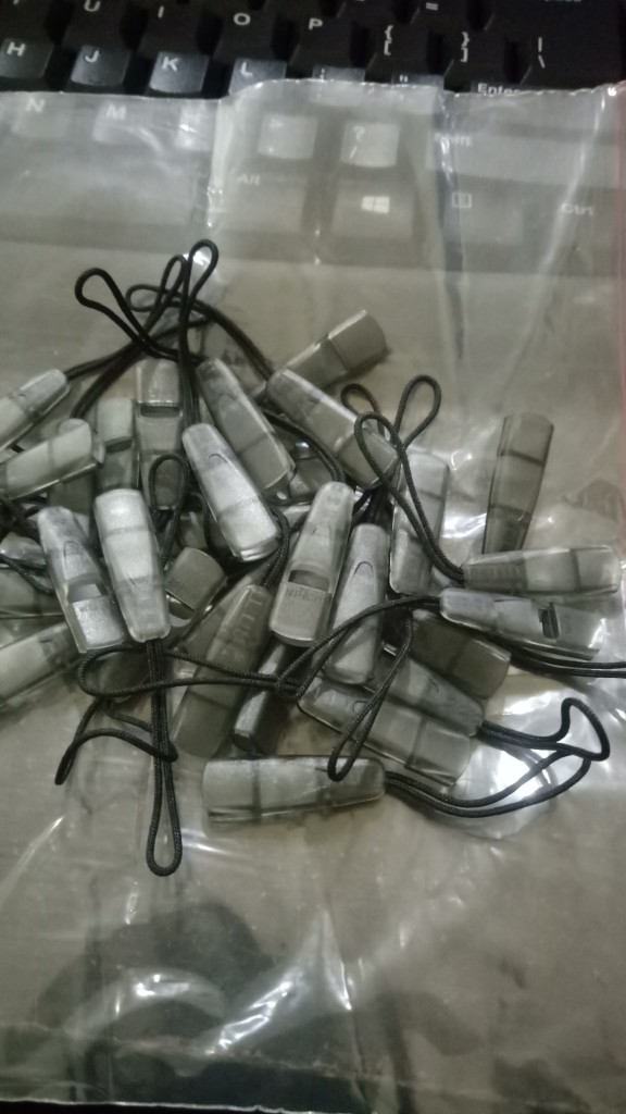 Puler Tarikan Resleting Peluit