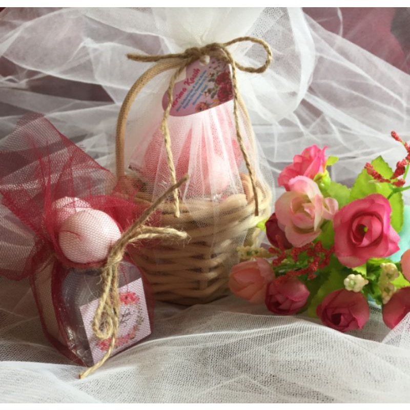 Sovenir Hampers Kado Hadiah Bingkisan Handsantizer Handbody Lotion Sabun Cair Shampo Kranjang Rotan 