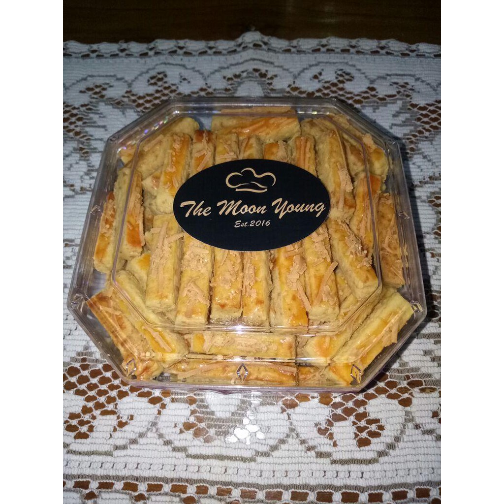 

The Moon Young - Kaasstengels