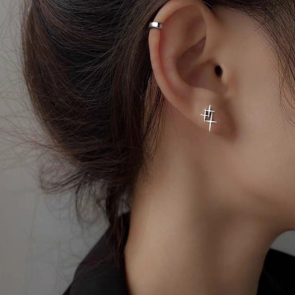 1 Pasang Anting Stud Desain Irregular Warna Silver Gaya Korea Untuk Wanita