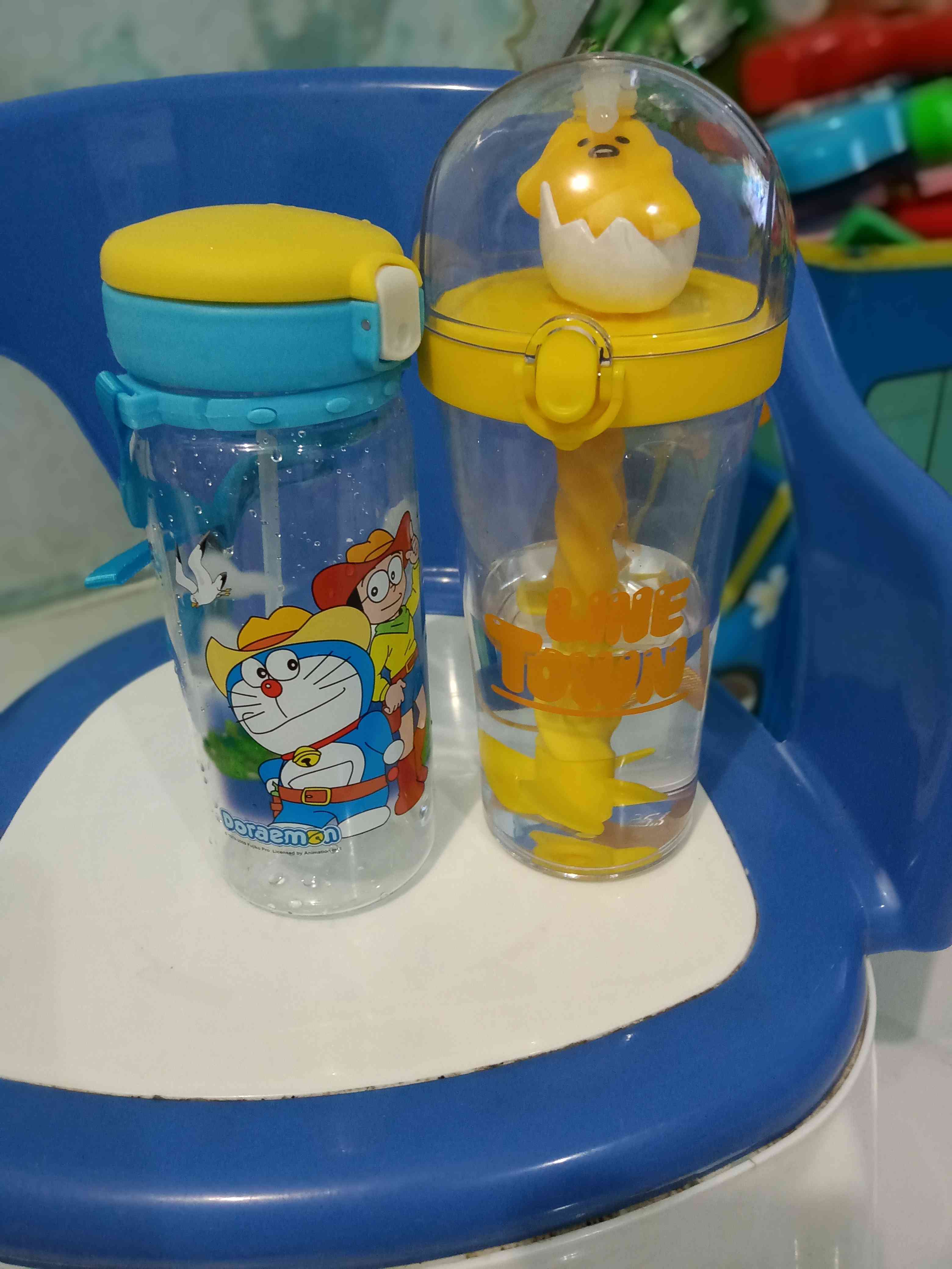Botol Minum Aduk / Gelas Aduk Sedot Karakter Zb5403