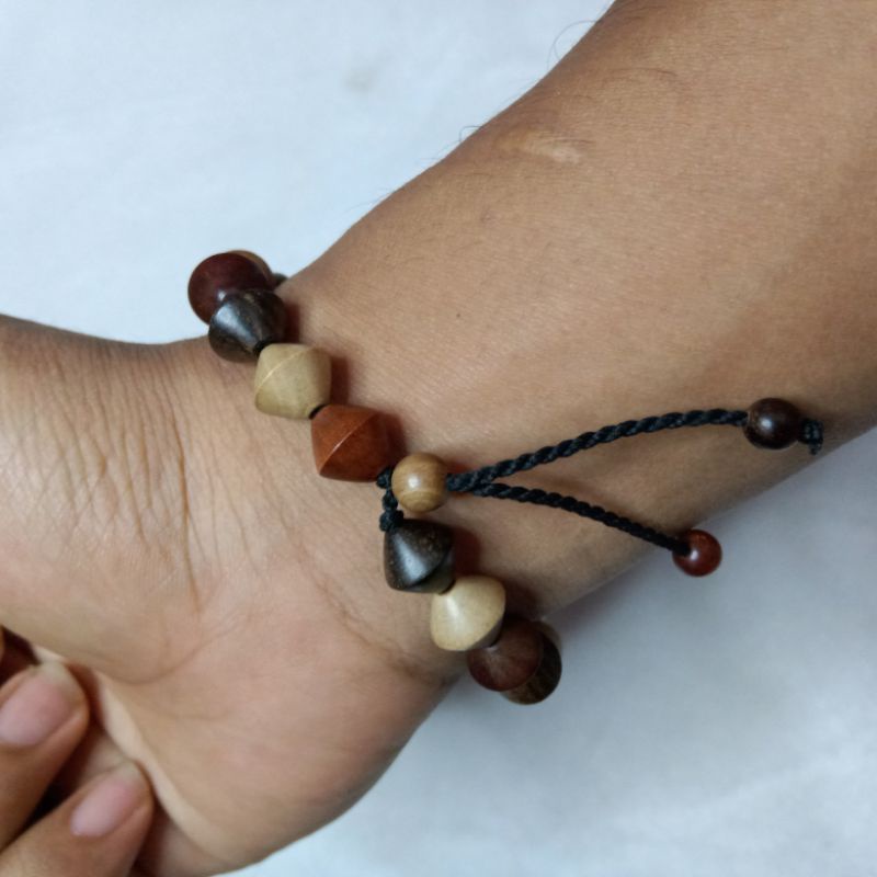 Gelang Kayu Langka Bertuah Nusantara KDS Kalimasada, Dewandaru, Setigi Size 10mm Motif Wajik