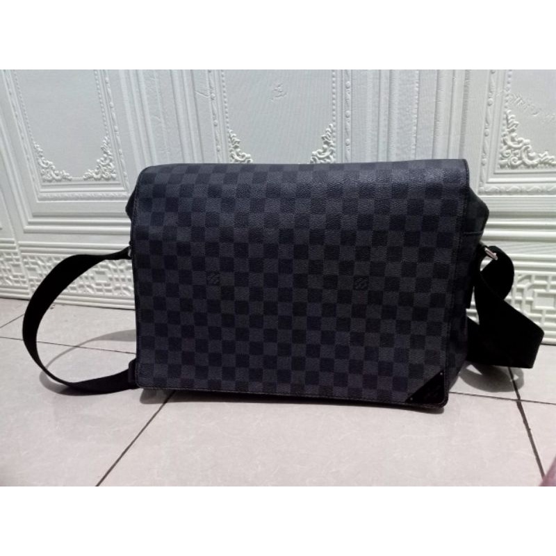 tas Louis Vuitton