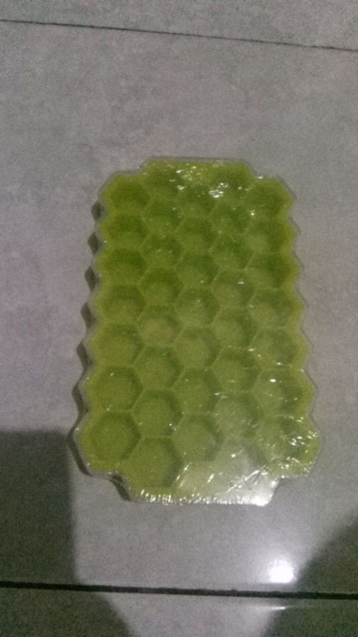 Cetakan Es Batu Silikon Dengan Tutup 37 Cube