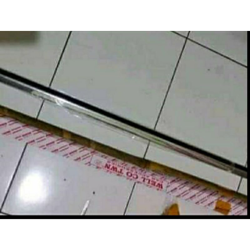 lis kaca samping Innova