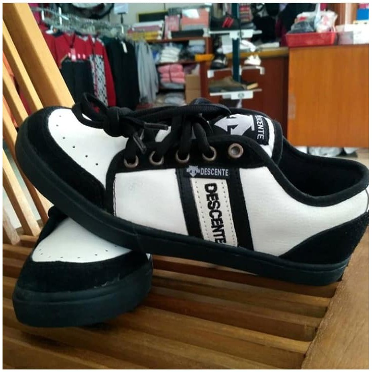 SEPATU DESCENTE / SEPATU PUTIH / SEPATU DESCENTE ORIGINAL / SEPATU SPORT / SEPATU PRIA / SEPATU WANI