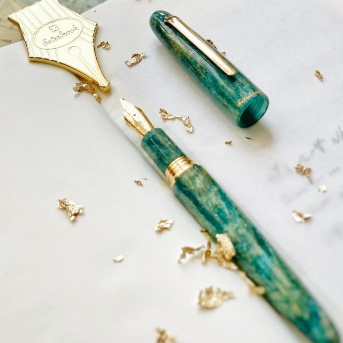 

ESTERBROOK Estie Seasonal Fountain Pen - Gold Rush Green Frontier - Regular, Fine ---Terbaru---