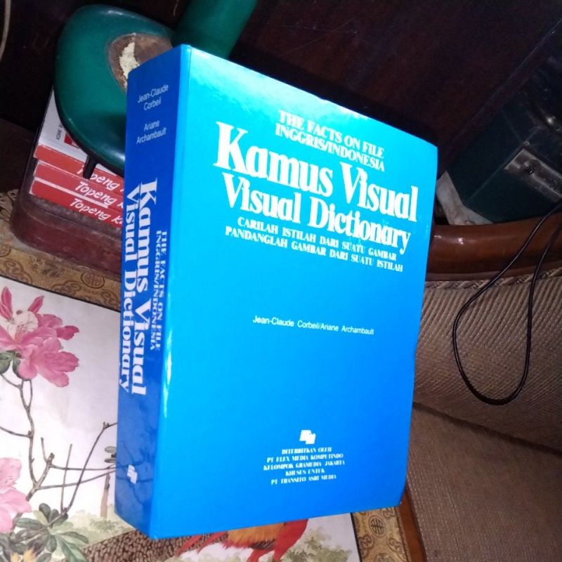 KAMUS VISUAL - VISUAL DICTIONARY