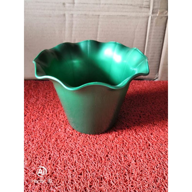 Pot bunga15 cm warna putih dan hijau model gelombang