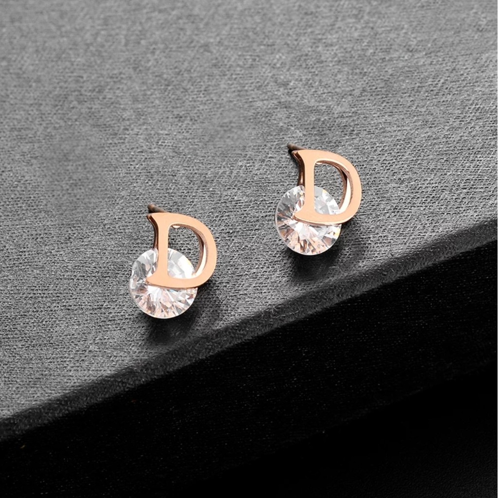 Anting Tusuk Titanium Huruf &quot; D &quot; Zirkon Artifisial Untuk Wanita Fashion Tersedia Rosegold dan Gold