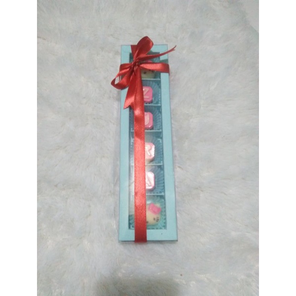 

COKLAT HURUF BOX COKLAT KARATER MURAH ENAK (coklat isi 6)