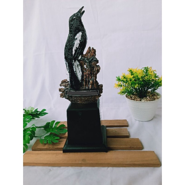 Piala Trophy Burung Kacer