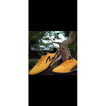 sepatu futsal specs