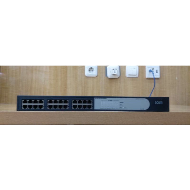 Switch Unmanaged 3COM 24 Ports ( 3C16471B) 3COM Baseline Switch 2024 - 10/100