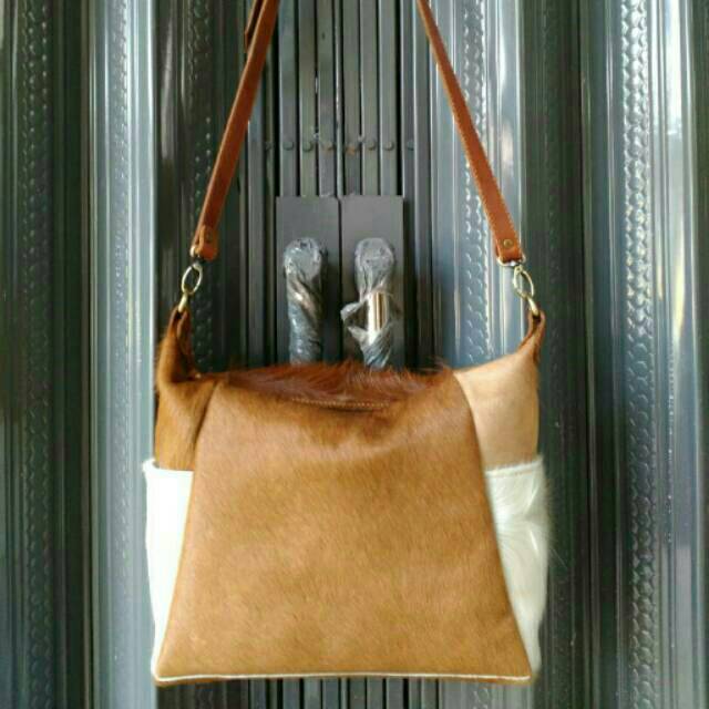 Tas Selempang Bulu Sapi Asli Limited Edition