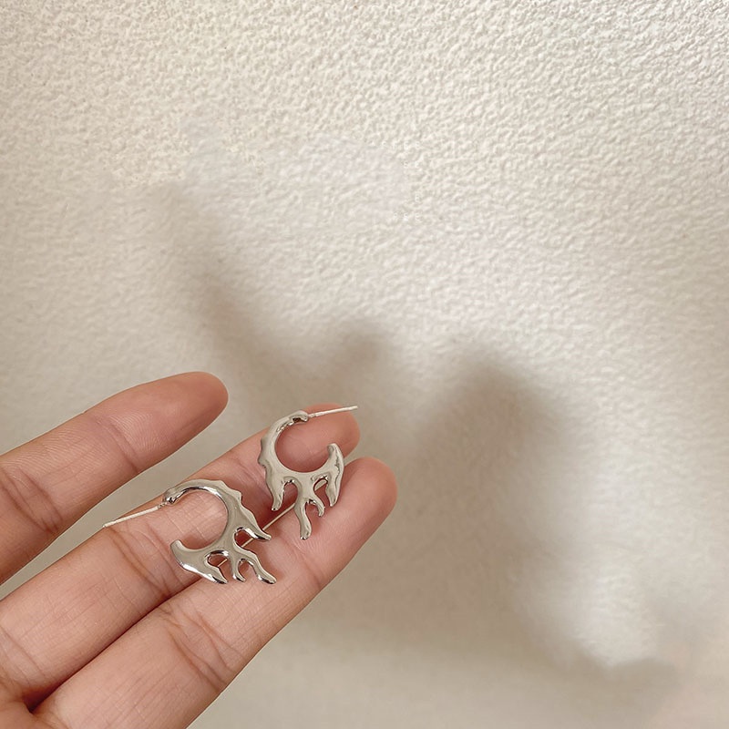 1 Pasang Anting Stud Bentuk Api Tidak Teratur Gaya Punk Untuk Wanita