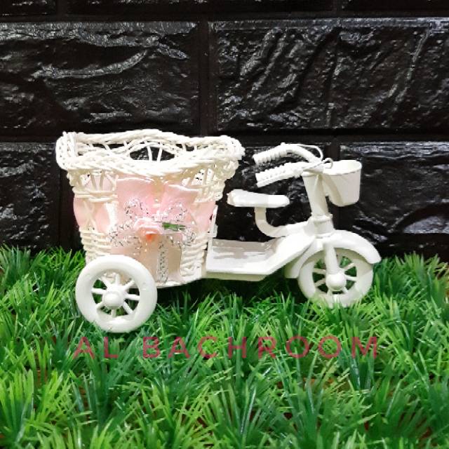 P019 VAS SEPEDA BUNGA PLASTIK ROTAN MINI DEKORASI RUMAH POT BUNGA SEPEDA