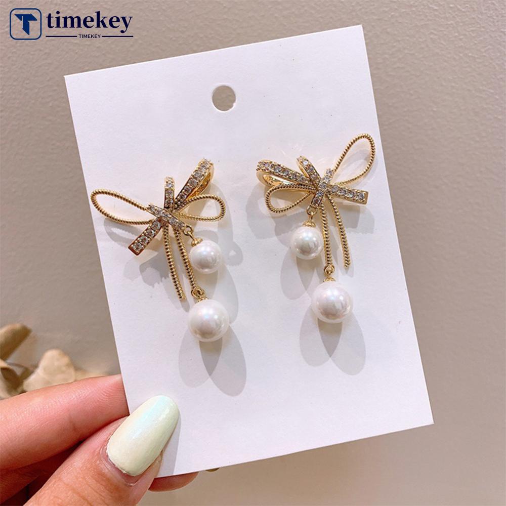 Timekey Anting Tusuk Gantung Desain Pita Hias Mutiaraberlian Gaya Simple Kreatif A6M2 Untuk Wanita