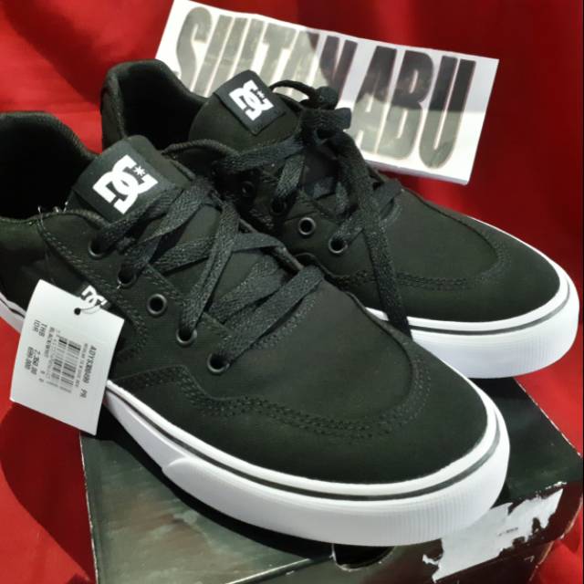 Sepatu Sneaker DC Rowlan TX Black White
