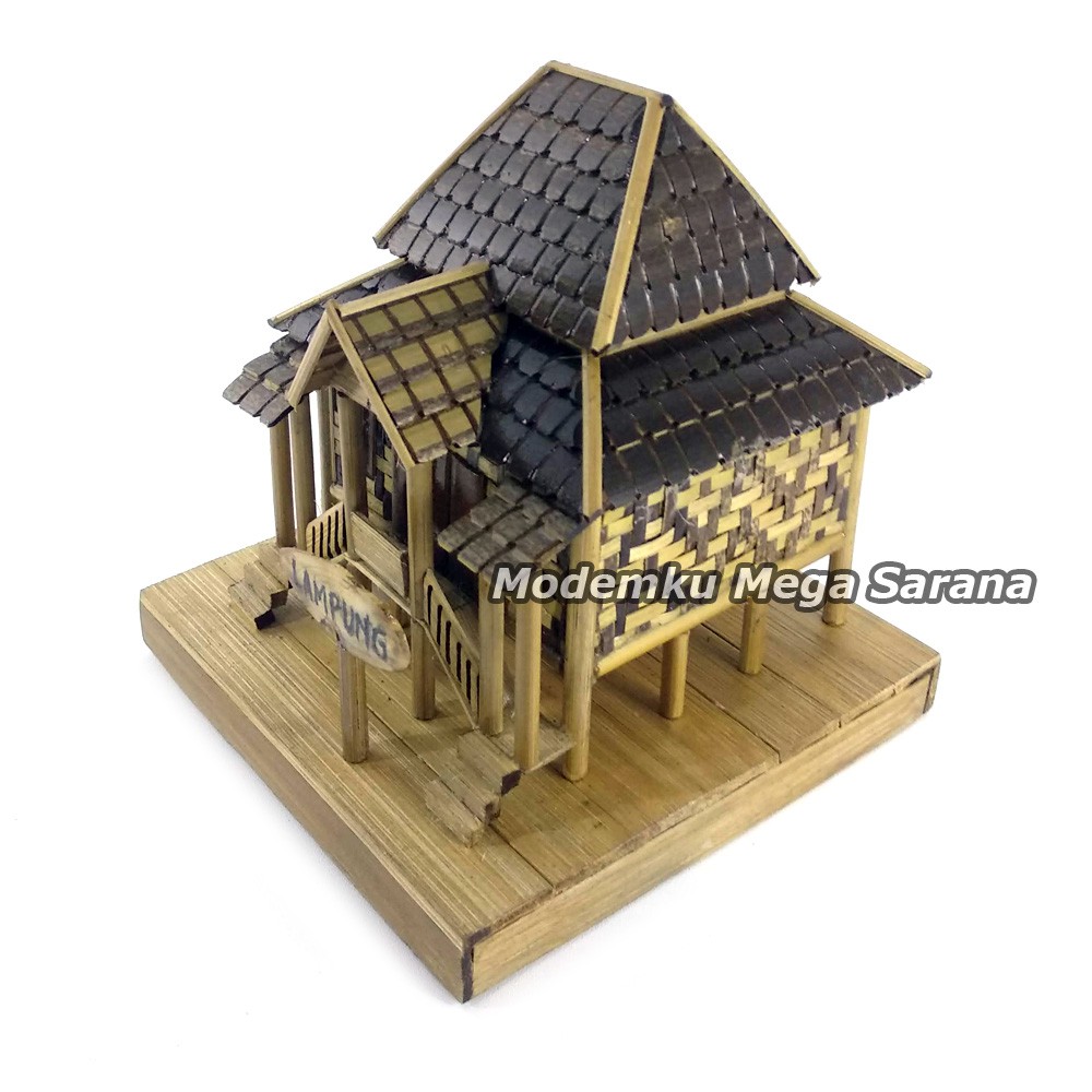 Miniatur Rumah Adat Lampung (Nuwo Sesat) dari bambu - 15x13x15cm