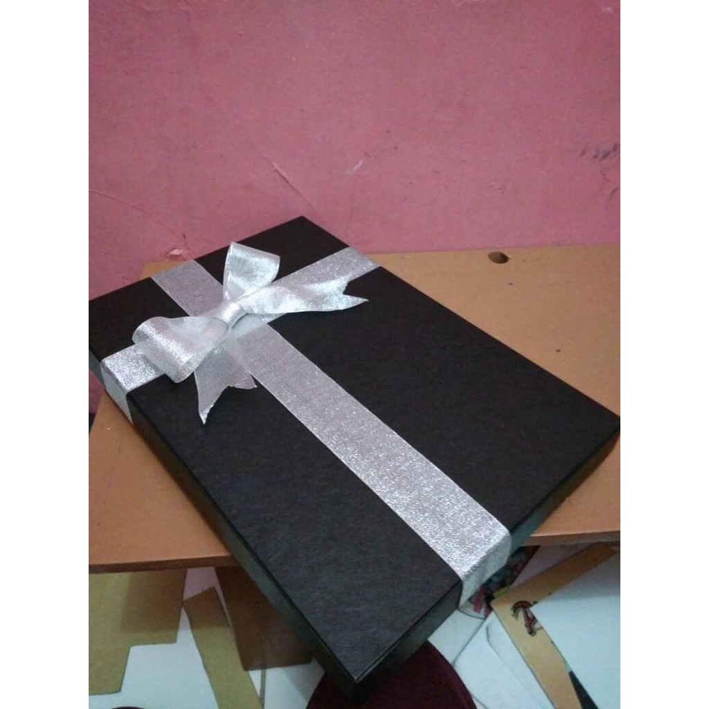 

FRESH kotak kado 35x25x3 ISTIMEWA