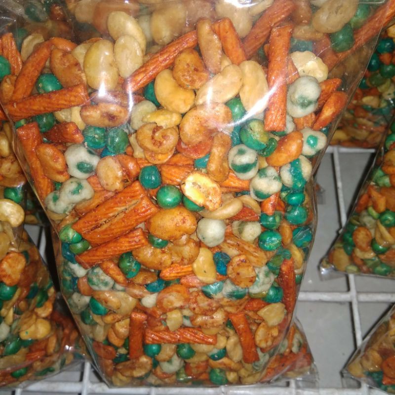 

CAMILAN | JAJANAN KACANG CAMPUR JAIPONG PEDAS GURIH ASIN CAMPUR JADI SATU