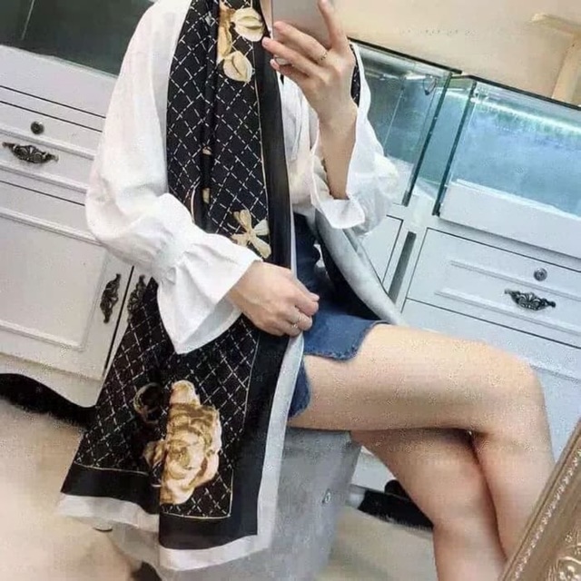 Syal satin sutra Chanel rose gold