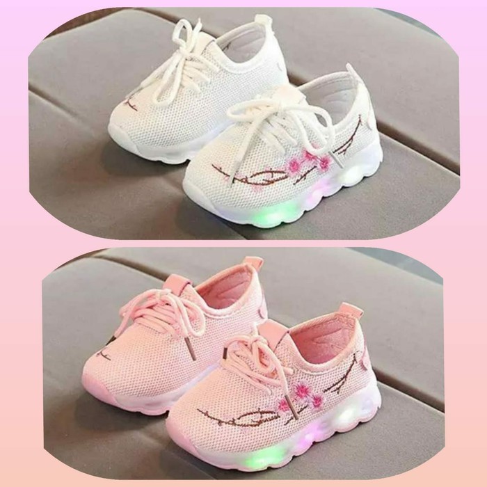 Sepatu kets anak perempuan