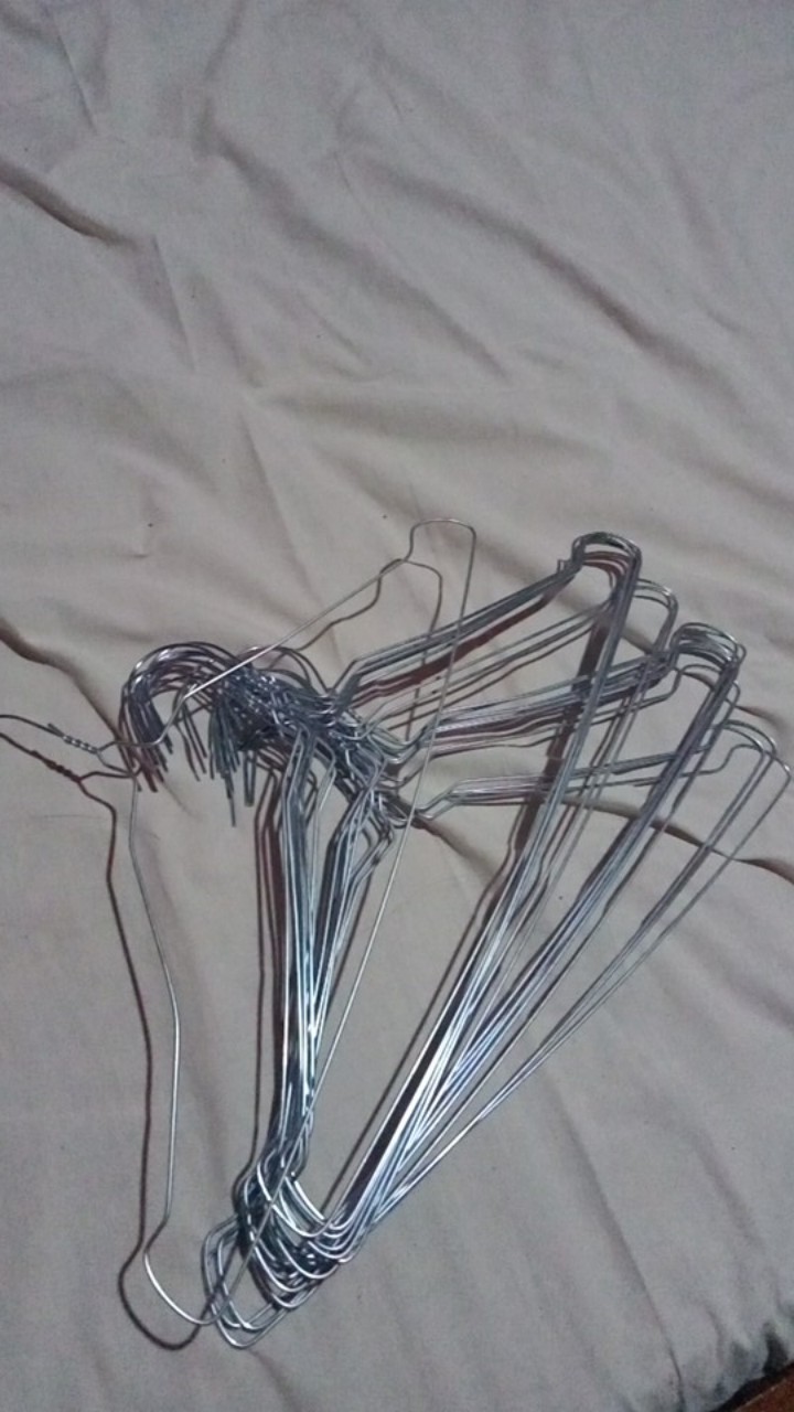 Gantungan Baju Kawat / Hanger Kawat Set Isi 10