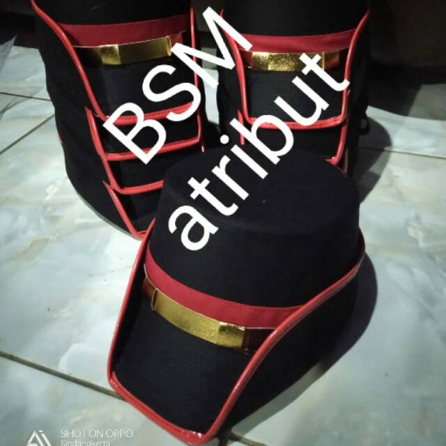 Topi kowad untuk Paskibra