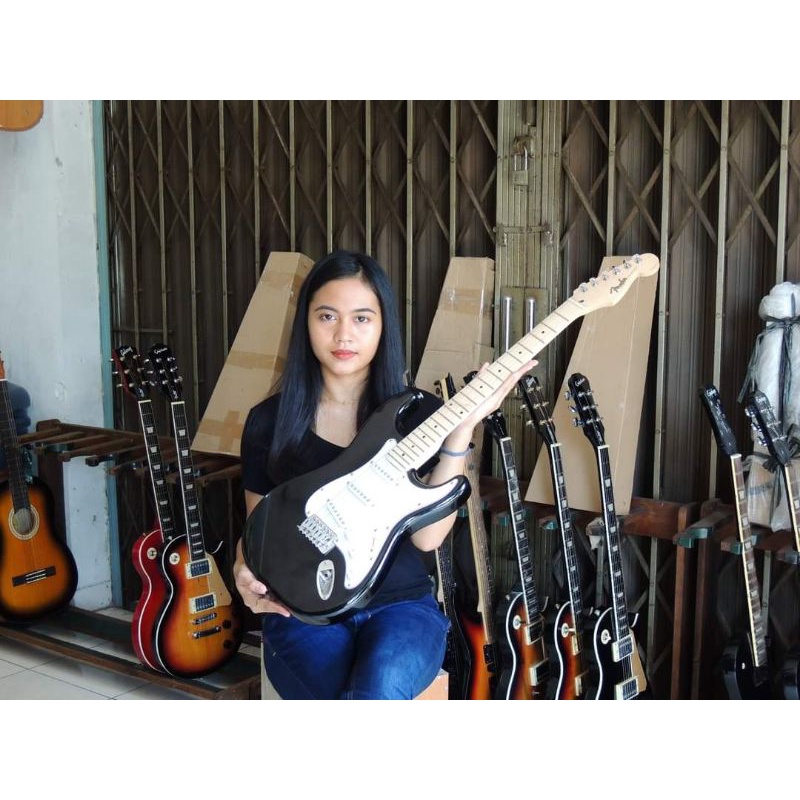 GITAR LISTRIK FENDER STRATOCASTER HITAM