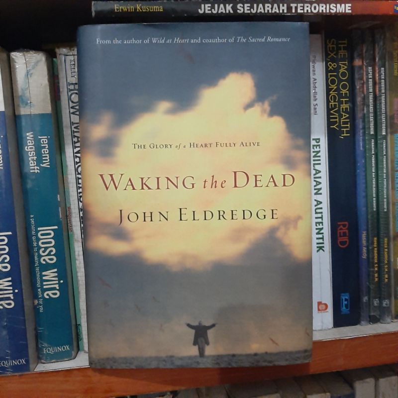 John Eldredge: Walking The Dead (Novel Import)